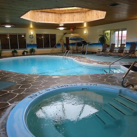 Canway Inn & Suites Dauphin Extérieur photo