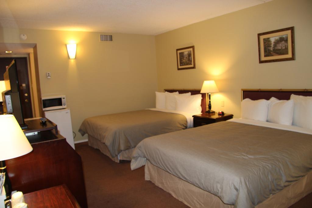 Canway Inn & Suites Dauphin Extérieur photo