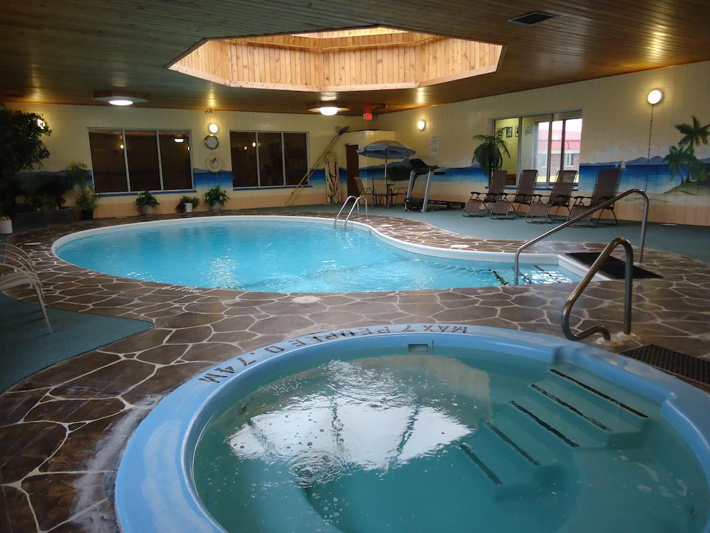 Canway Inn & Suites Dauphin Extérieur photo