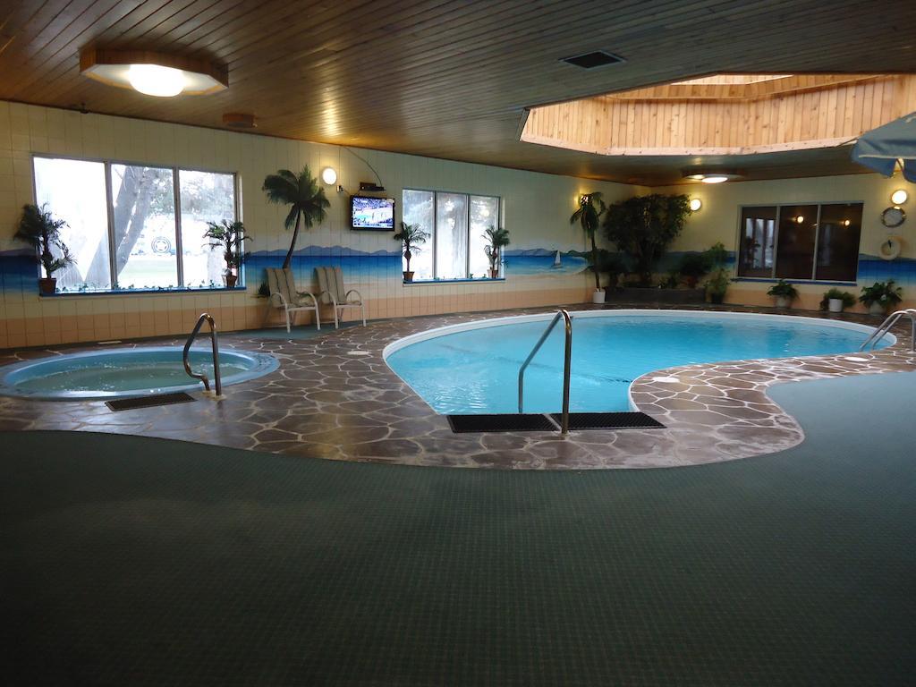 Canway Inn & Suites Dauphin Extérieur photo
