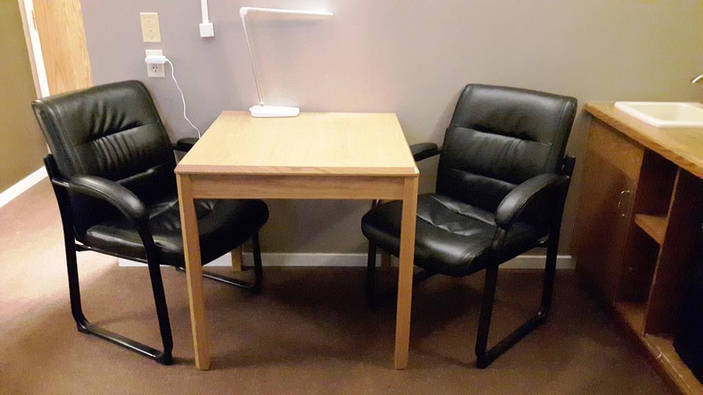 Canway Inn & Suites Dauphin Extérieur photo