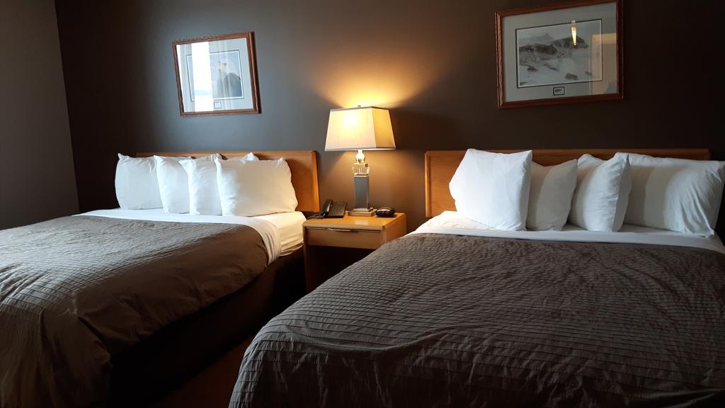 Canway Inn & Suites Dauphin Extérieur photo