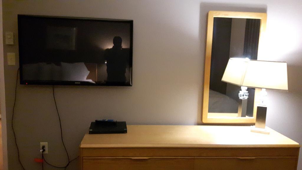 Canway Inn & Suites Dauphin Extérieur photo