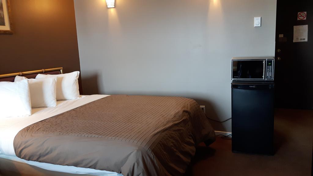 Canway Inn & Suites Dauphin Extérieur photo