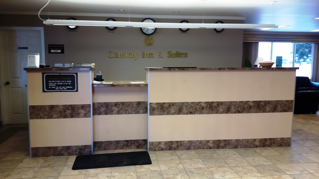 Canway Inn & Suites Dauphin Extérieur photo